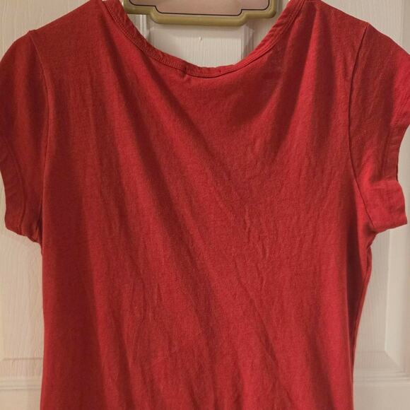 Vintage Classic 1981 Reg. Guess Red Tee - Picture 3 of 3